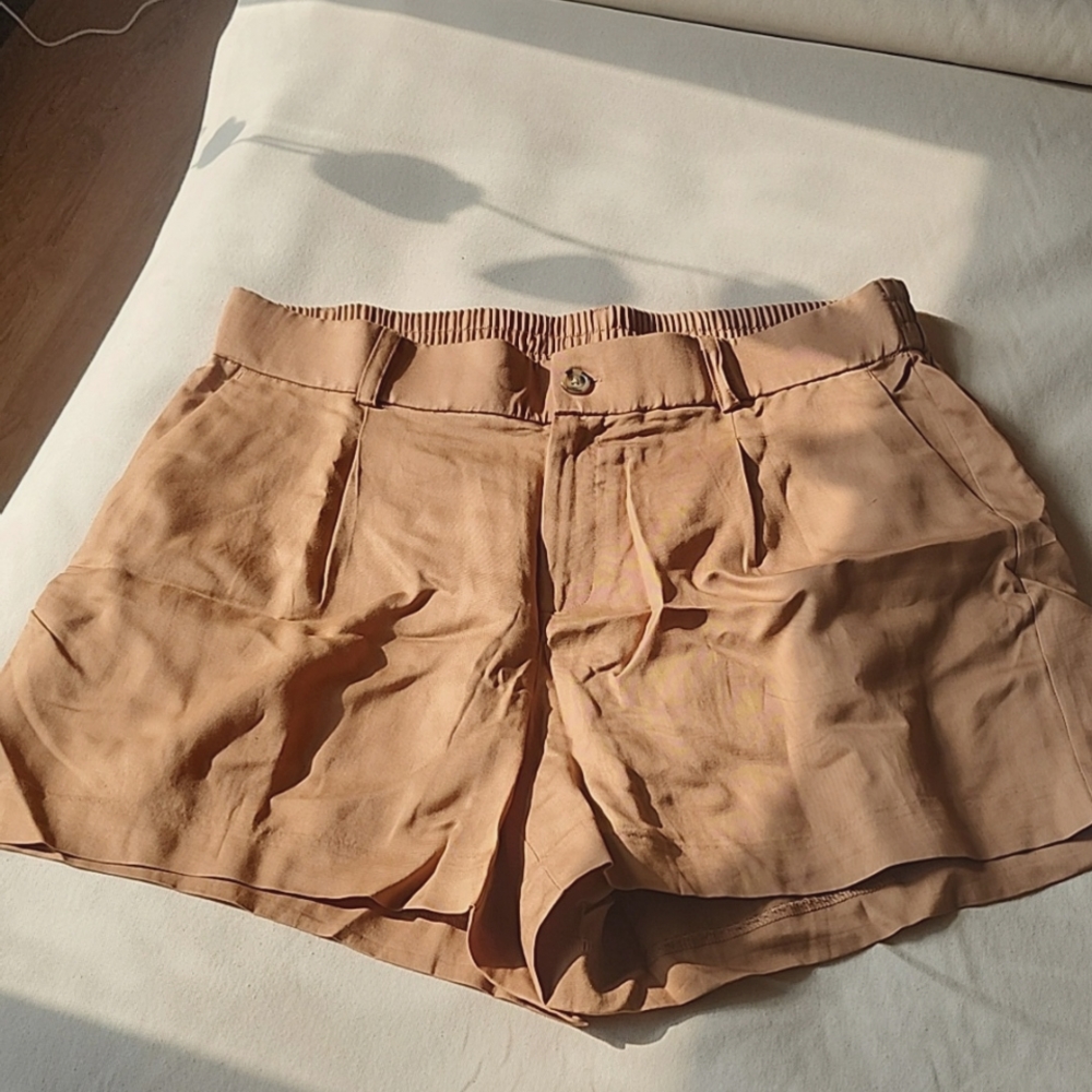 Linen Blend High Rise Short